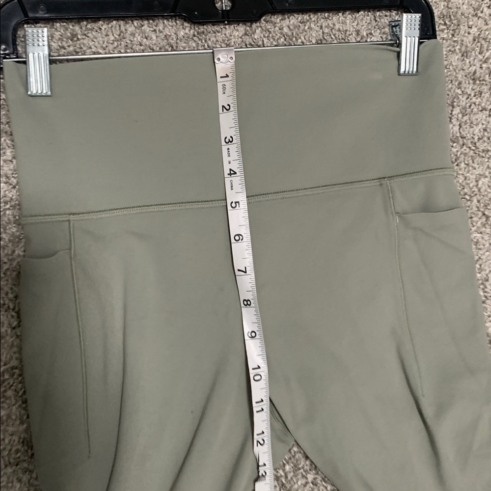 Athleta Salutation Stash Green 7/8 Leggings - Picture 8 of 9